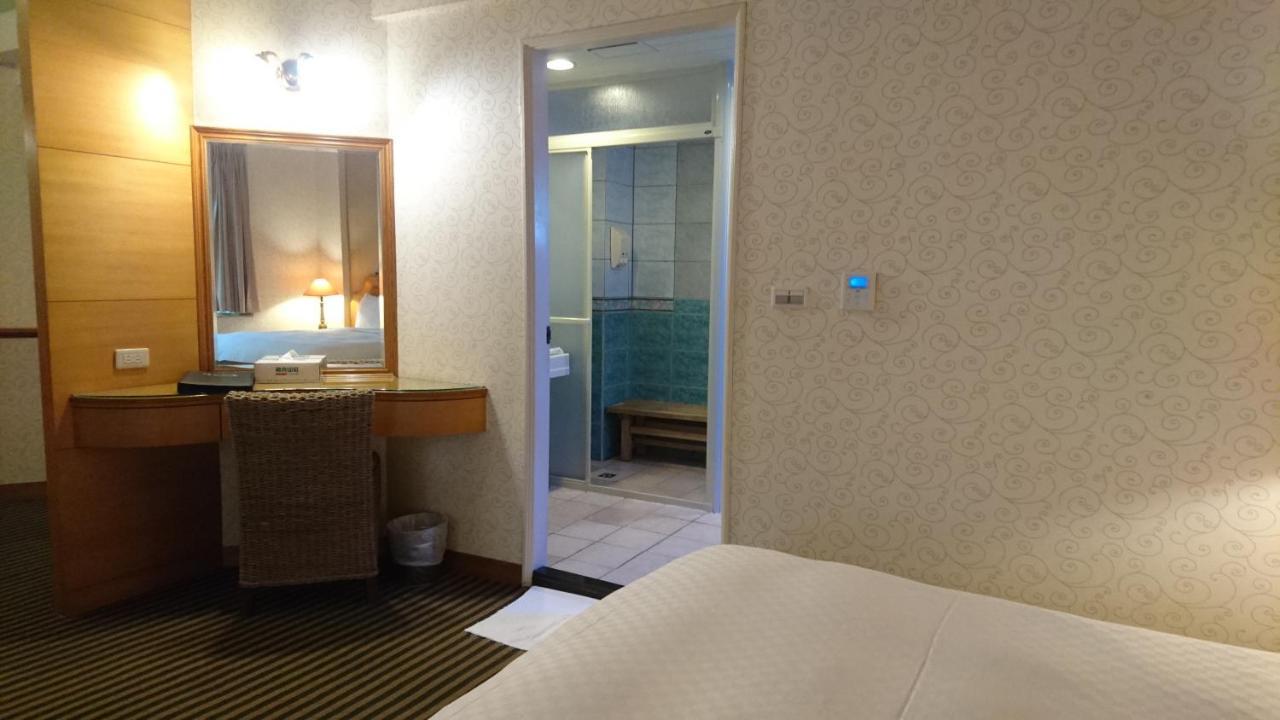Park Motel Chiayi City Exteriör bild
